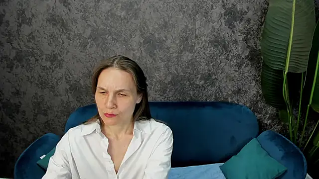 Snapshot of Lillian_White chatting on 03-04-25, 05:03 Lillian White online show from 03-04-25, 05:03