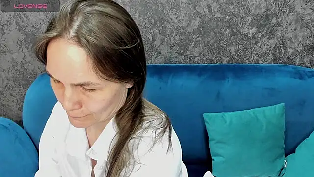 Snapshot of Lillian_White chatting on 03-10-25, 02:05 Lillian White online show from 03-10-25, 02:05