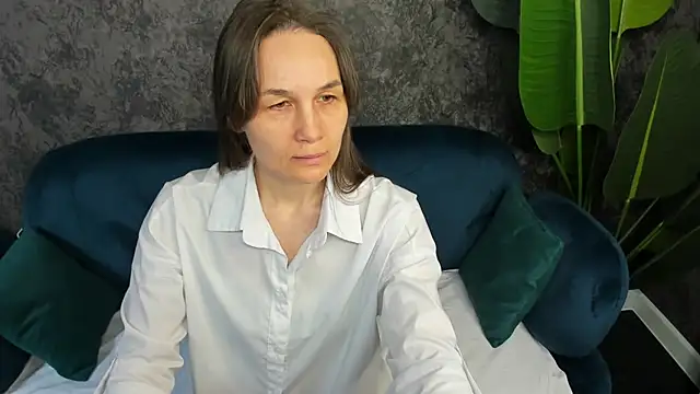 Snapshot of Lillian_White chatting on 03-18-25, 07:08 Lillian White online show from 03-18-25, 07:08