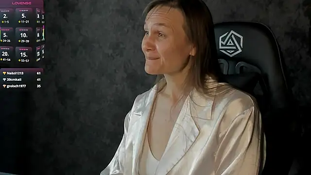 Snapshot of Lillian_White chatting on 09-15-25, 01:05 Lillian White online show from 09-15-25, 01:05