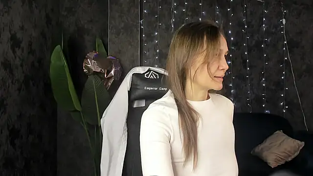 Lillian White online show from 03-25-26, 01:00