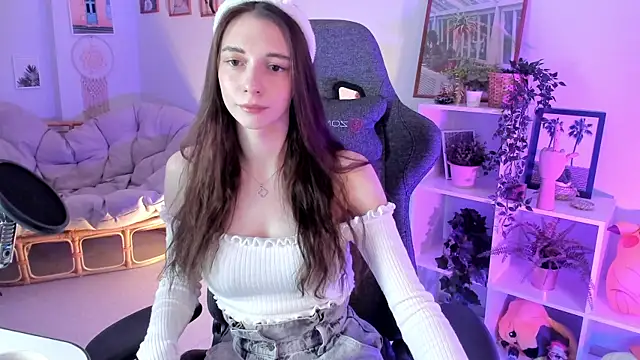 AveAngela online show from 12-23-24, 09:38