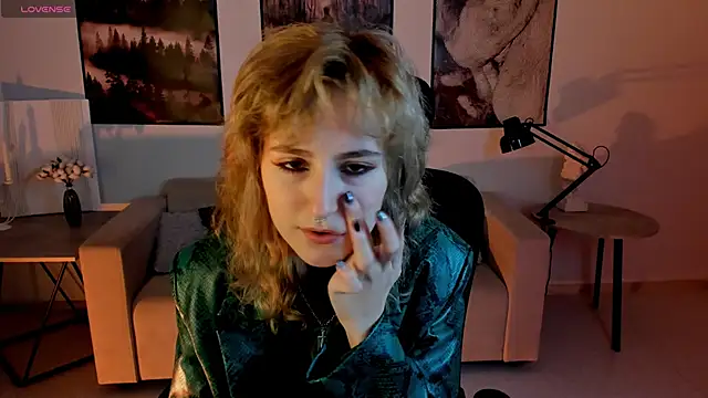 LuxRayi online show from 12-12-24, 03:05