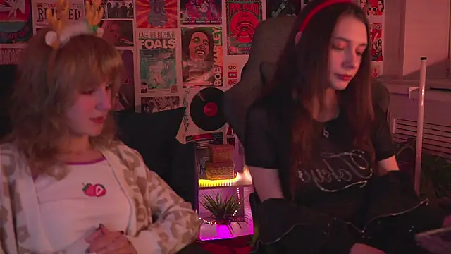 LuxRayi online show from 12-25-24, 03:08