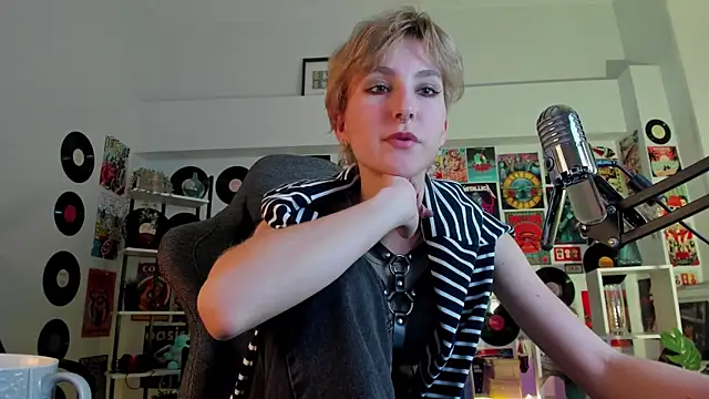 LuxRayi online show from 12-26-24, 09:33