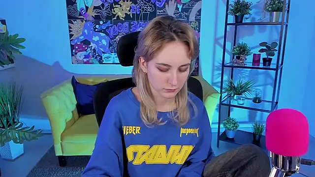 LuxRayi online show from 02-20-25, 09:20