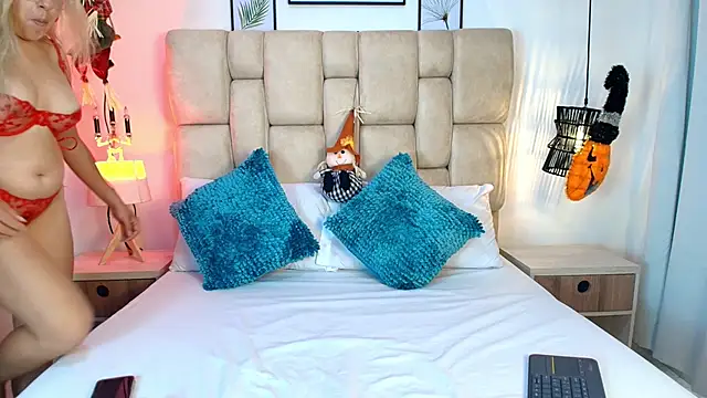 AdharaSmithh online show from 10-27-25, 07:07