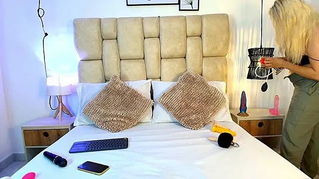 AdharaSmithh online show from 11-18-25, 07:18