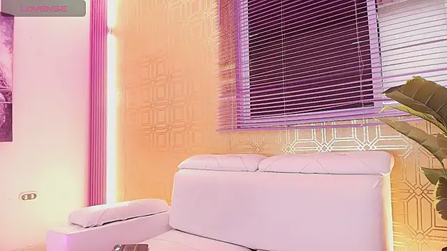 Bella19  online show from 01-18-25, 07:58