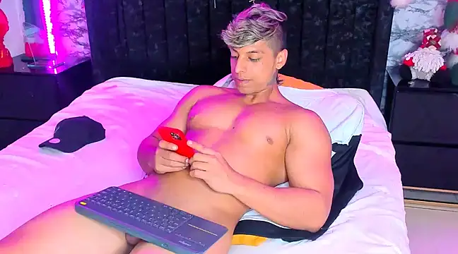 Snapshot of Owen_Muzcle chatting on 12-05-24, 07:38 Owen Muzcle online show from 12-05-24, 07:38