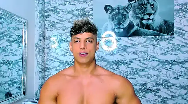 Snapshot of Owen_Muzcle chatting on 01-10-25, 11:11 Owen Muzcle online show from 01-10-25, 11:11