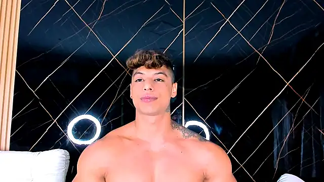 Snapshot of Owen_Muzcle chatting on 10-01-25, 04:35 Owen Muzcle online show from 10-01-25, 04:35