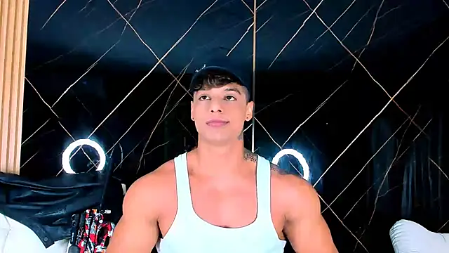 Snapshot of Owen_Muzcle chatting on 10-03-25, 02:08 Owen Muzcle online show from 10-03-25, 02:08