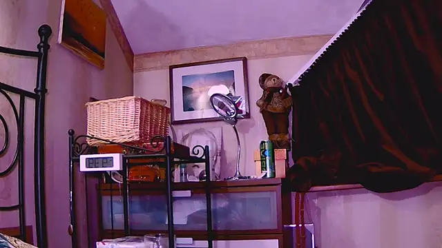 KatiKate online show from 01-23-25, 06:35