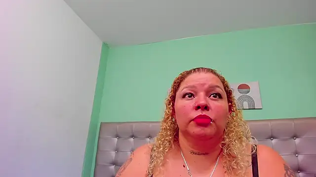 selena castillo online show from 02-13-25, 04:11