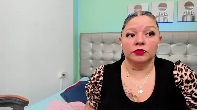 selena castillo online show from 03-05-25, 04:02