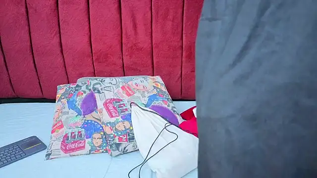 selena castillo online show from 12-04-25, 12:25