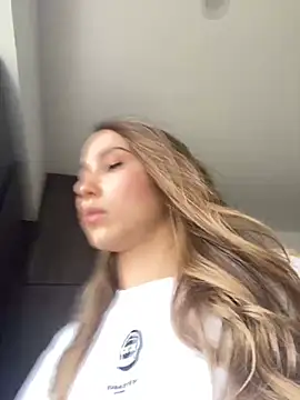 SophieRaily  online show from 12-19-24, 08:44