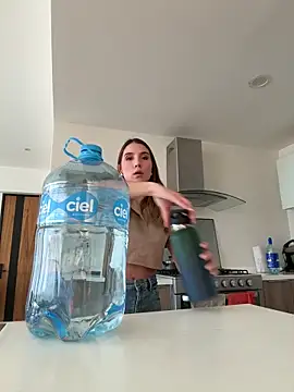 SophieRaily  online show from 02-05-25, 08:46