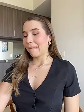 SophieRaily  online show from 03-18-25, 08:59