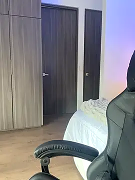 SophieRaily  online show from 09-19-25, 07:58