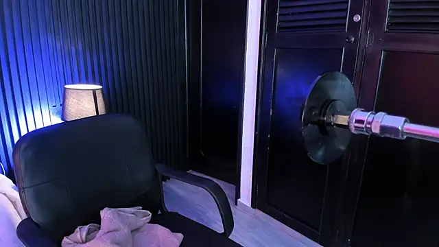 MiiaaMoonroee online show from 04-14-26, 05:24