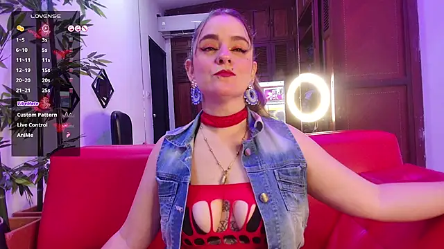 Snapshot of GinnaGrace chatting on 01-21-25, 12:39 GinnaGrace online show from 01-21-25, 12:39