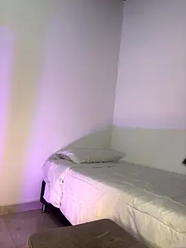 Snapshot of Blancanievess chatting on 10-13-25, 02:33 Blancanievess online show from 10-13-25, 02:33