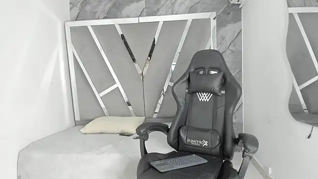 Mia petite01 online show from 03-13-26, 08:48