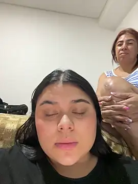 Snapshot of alissonfernandez_ chatting on 02-21-25, 01:33 alissonfernandez online show from 02-21-25, 01:33