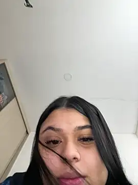 Snapshot of alissonfernandez_ chatting on 02-23-25, 01:42 alissonfernandez online show from 02-23-25, 01:42