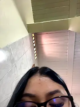 Snapshot of alissonfernandez_ chatting on 09-17-25, 02:52 alissonfernandez online show from 09-17-25, 02:52