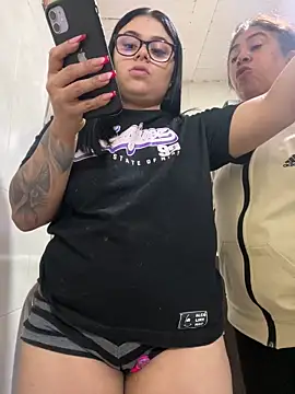 Snapshot of alissonfernandez_ chatting on 09-18-25, 04:20 alissonfernandez online show from 09-18-25, 04:20