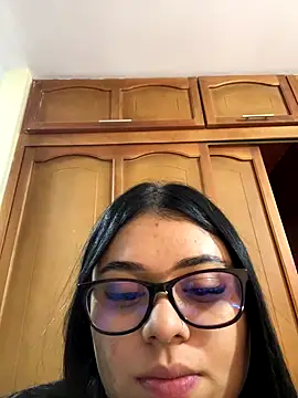 Snapshot of alissonfernandez_ chatting on 09-19-25, 04:36 alissonfernandez online show from 09-19-25, 04:36