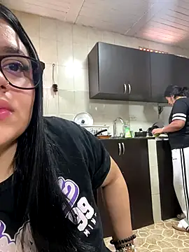 Snapshot of alissonfernandez_ chatting on 09-28-25, 04:01 alissonfernandez online show from 09-28-25, 04:01