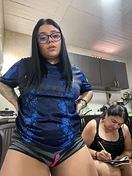 Snapshot of alissonfernandez_ chatting on 09-29-25, 03:28 alissonfernandez online show from 09-29-25, 03:28