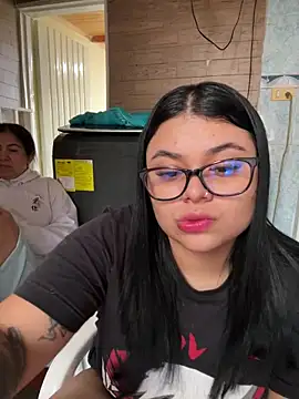 Snapshot of alissonfernandez_ chatting on 10-10-25, 01:43 alissonfernandez online show from 10-10-25, 01:43