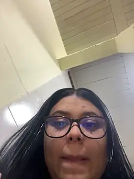 Snapshot of alissonfernandez_ chatting on 10-14-25, 10:27 alissonfernandez online show from 10-14-25, 10:27