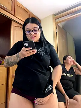 Snapshot of alissonfernandez_ chatting on 10-16-25, 11:50 alissonfernandez online show from 10-16-25, 11:50