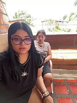 Snapshot of alissonfernandez_ chatting on 10-17-25, 04:20 alissonfernandez online show from 10-17-25, 04:20