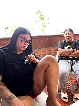 Snapshot of alissonfernandez_ chatting on 10-19-25, 03:56 alissonfernandez online show from 10-19-25, 03:56