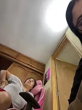 Snapshot of alissonfernandez_ chatting on 10-31-25, 12:44 alissonfernandez online show from 10-31-25, 12:44