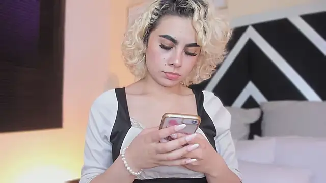 Snapshot of marian_pinzon chatting on 11-12-25, 01:28 marian pinzon online show from 11-12-25, 01:28