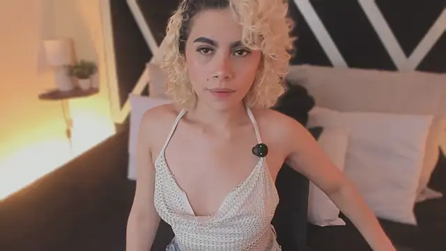 Snapshot of marian_pinzon chatting on 11-18-25, 02:39 marian pinzon online show from 11-18-25, 02:39