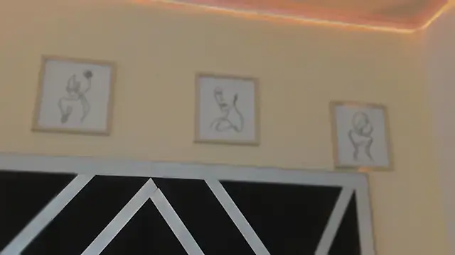 Snapshot of marian_pinzon chatting on 12-16-25, 02:38 marian pinzon online show from 12-16-25, 02:38