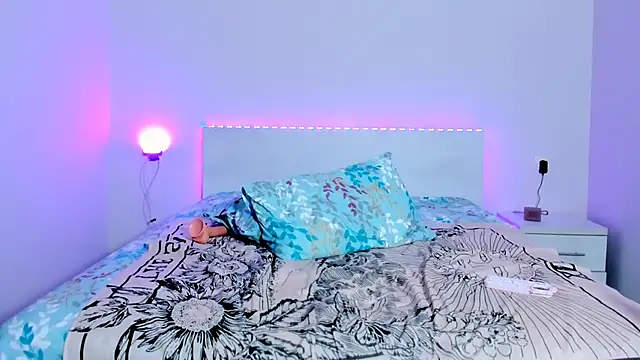 Snapshot of Shadow_Strik chatting on 01-06-25, 04:13 Shadow Strik online show from 01-06-25, 04:13