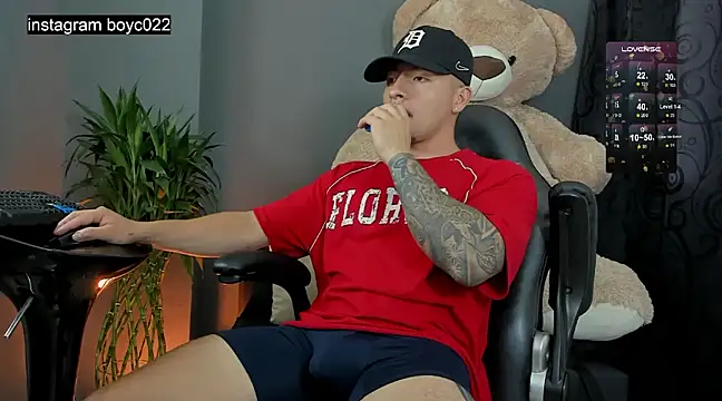 boyc022  online show from 02-25-25, 12:03