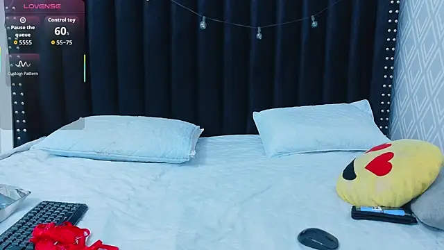 Snapshot of hornybarelylegalgirl chatting on 12-01-25, 12:32 hornybarelylegalgirl online show from 12-01-25, 12:32