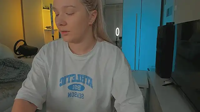 Snapshot of 1AlexaGoddess3 chatting on 01-28-25, 03:04 1AlexaGoddess3 online show from 01-28-25, 03:04