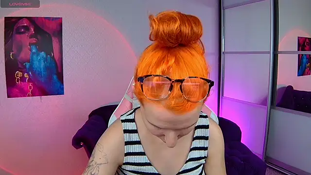 Snapshot of AliceBYKiss chatting on 02-02-25, 01:08 AliceBYKiss online show from 02-02-25, 01:08